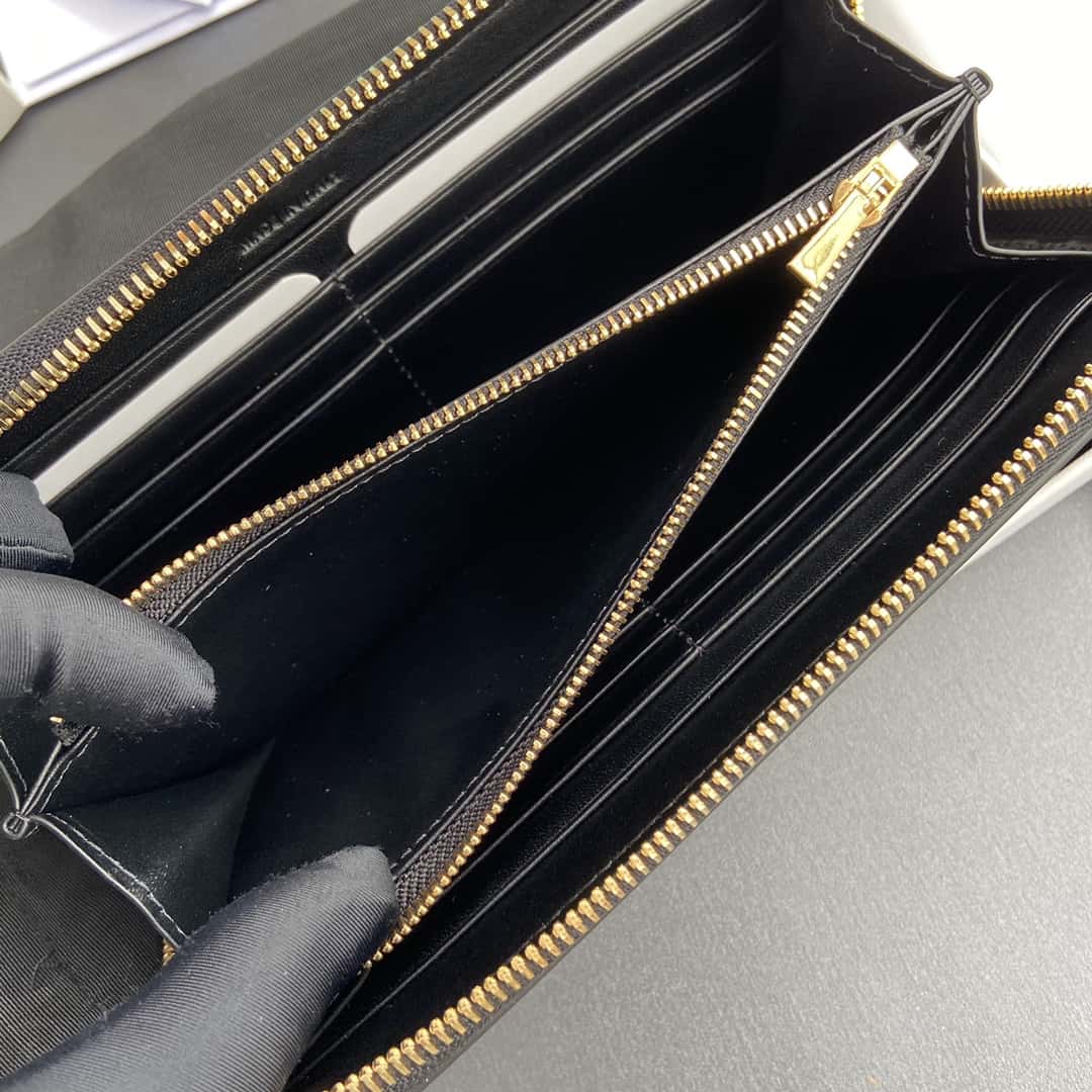 【セリーヌ】新作 大人気 柄ラージ ジップウォレット 財布
